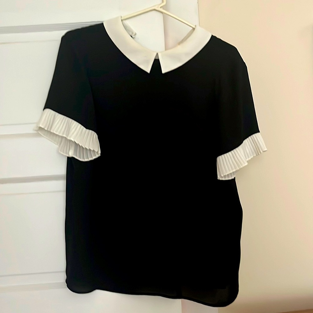 Black blouse with white color and cuffs